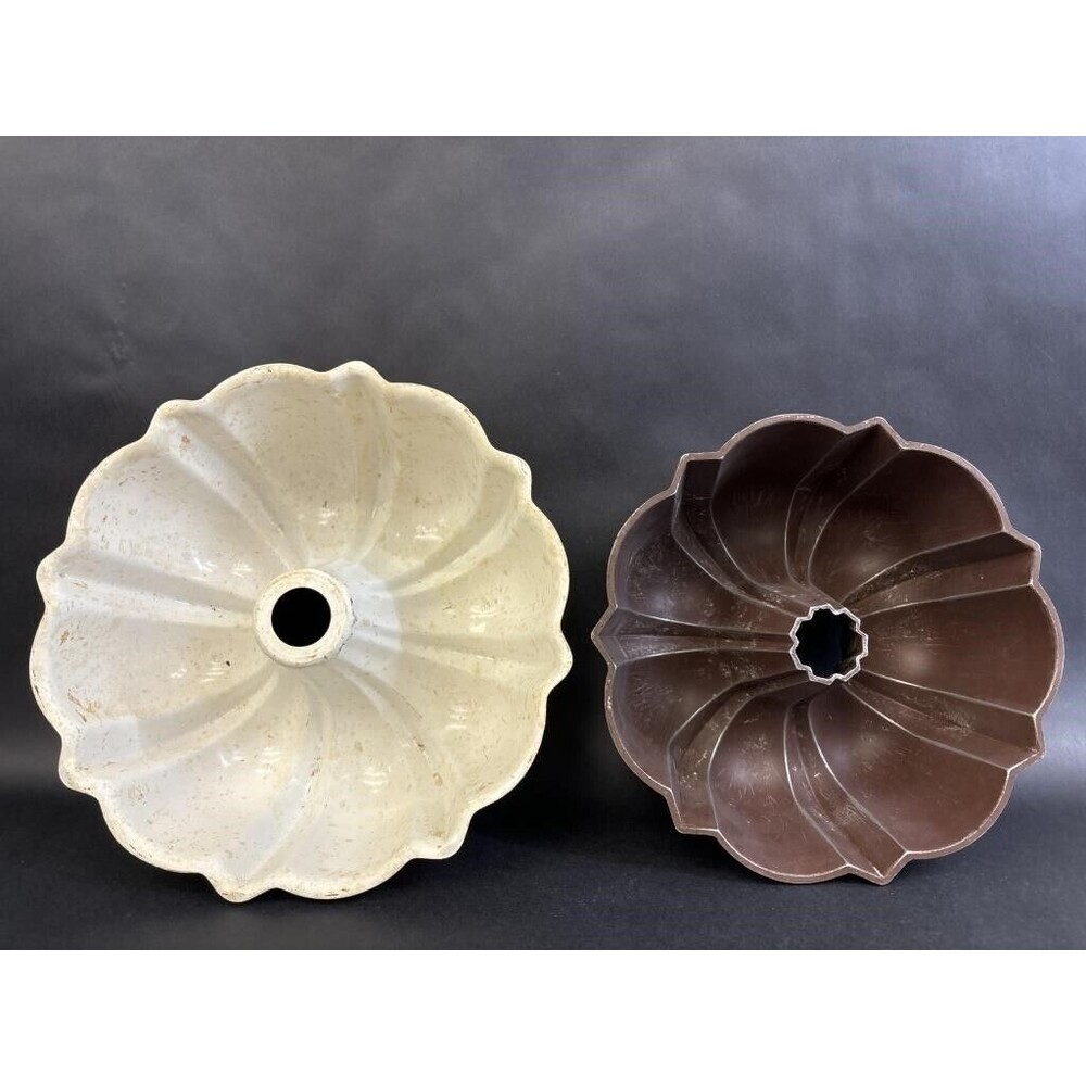 TWO Bundt Bunt Cake Black Nordic Ware Aluminum Metal Mold Pan 12 Cup-Pre Owned